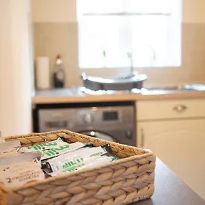  Apartment Heraldry - Superb 2 Bed Coach House With Free Parking And Wifi United Kingdom